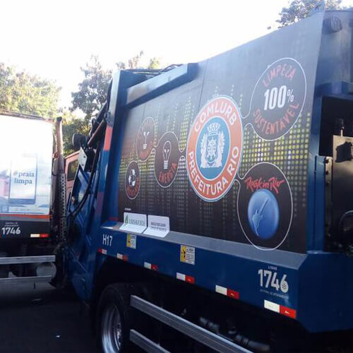 Envelopamento de caçamba de caminhão para a empresa Comlurb para o festival de música Rock in Rio.
